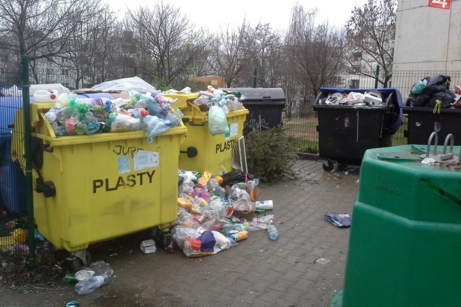 Ilustračný obrázok k článku Kedy k nám prídu smetiari? ROZPIS vývozu odpadu počas sviatkov v Považskej