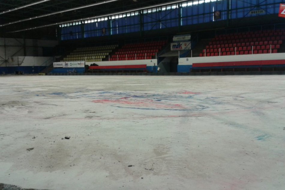 Ilustračný obrázok k článku Zimný štadión v Považskej sa rekonštruuje: Hokejový klub môže pokračovať! FOTO