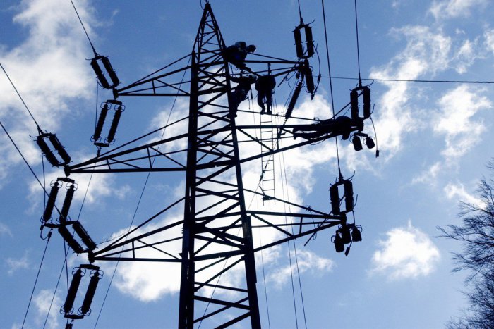 Ilustračný obrázok k článku Odstávky elektriny v novembri: PREHĽAD komu a kedy v Považskej nepôjde prúd