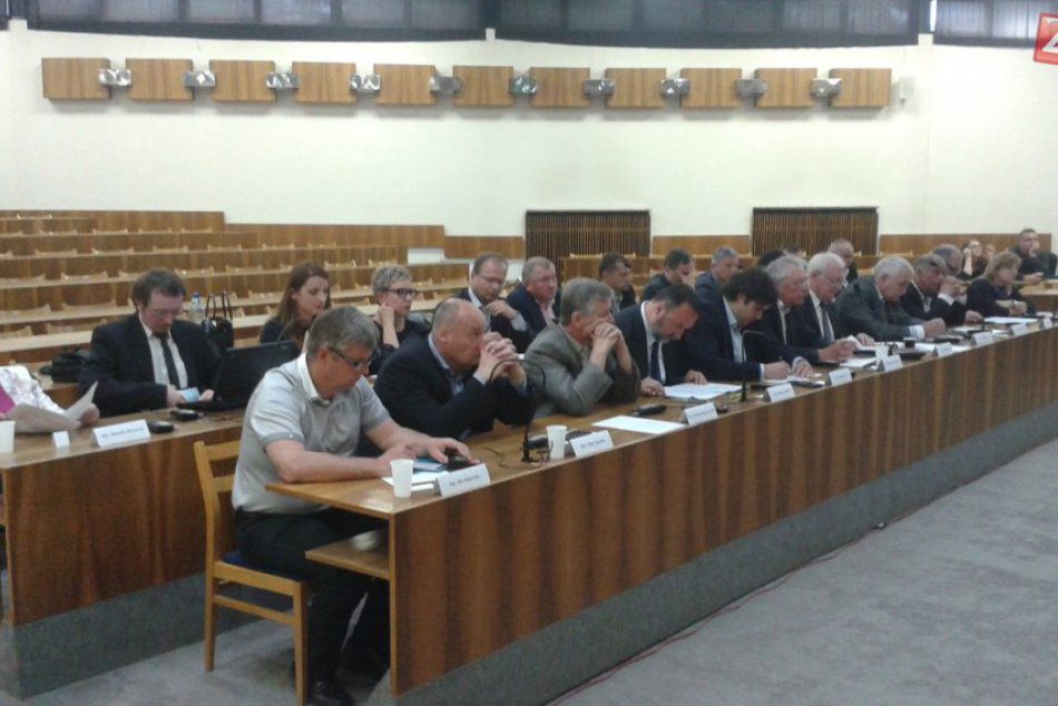 Ilustračný obrázok k článku Považskobystrickí poslanci zasadnú do lavíc: PROGRAM zasadnutia bod po bode