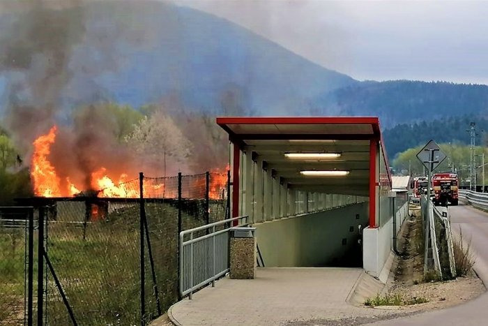 Ilustračný obrázok k článku Nebolo to prvýkrát: Požiar unimobuniek v Považskej Bystrici