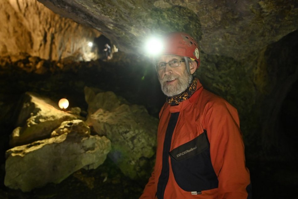 Ilustračný obrázok k článku Objaviteľ unikátnych jaskýň v Strážovských vrchoch verí v rekordné nálezy, FOTO