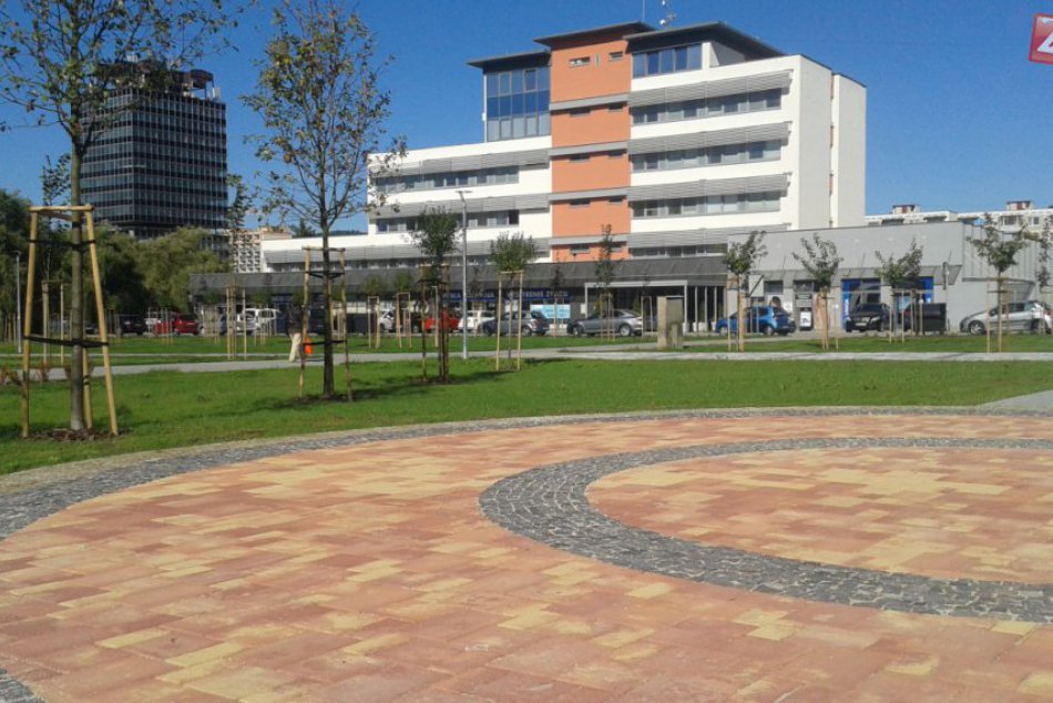 Centrálna mestská zóna v Považskej má novú tvár: Pozrite, čo pribudlo