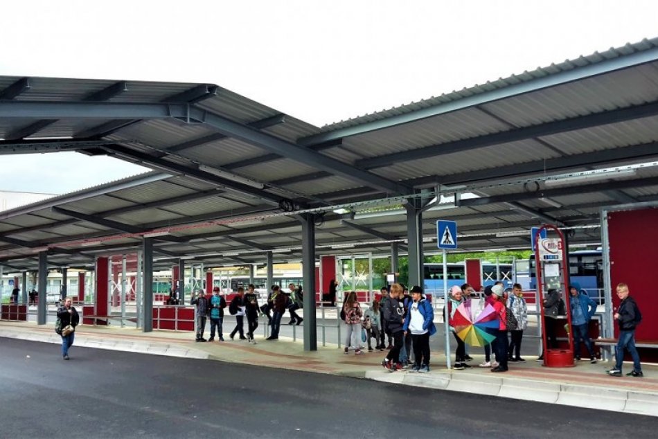 Autobusová stanica v Považskej je zrekonštruovaná na 80 %: Takto po novom vyzerá